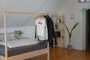 Stylisches Dachgeschosswohnung mit Flussblick und Kamin
